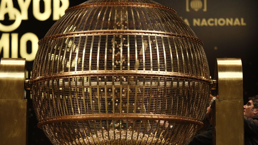 Los bombos de la lotería de Navidad llegan al Teatro Real de Madrid Los bombos de la lotería de Navidad llegan al Teatro Real de Madrid