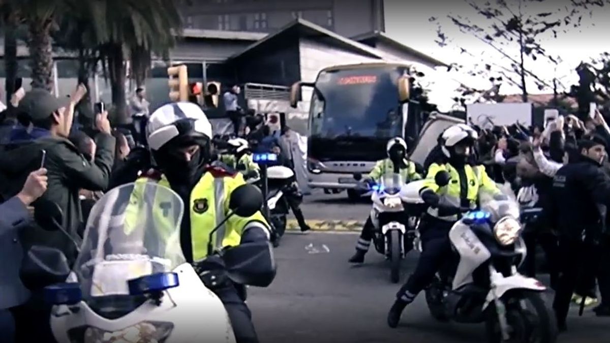 Los Mossos piden al Barcelona que se concentre para facilitar el dispositivo de seguridad en el Clásico Los Mossos piden al Barcelona que se concentre para facilitar el dispositivo de seguridad en el Clásico