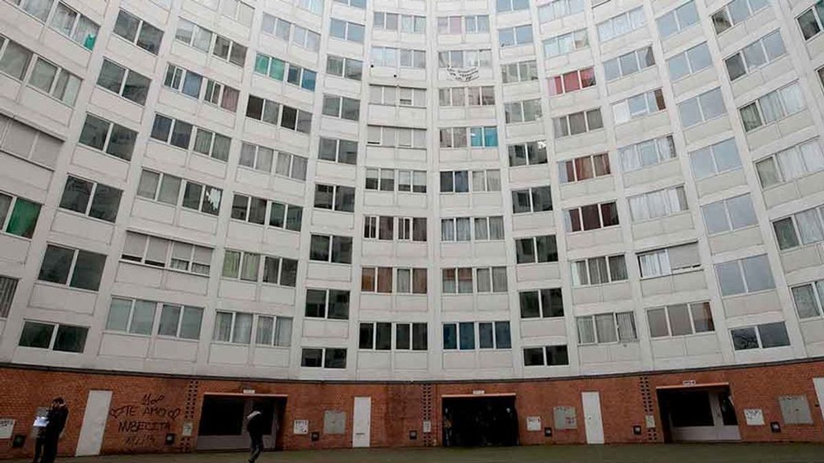 El Supremo anula la venta de 3.000 viviendas públicas de la Comunidad de Madrid a fondos buitre El Supremo anula la venta de 3.000 viviendas públicas de la Comunidad de Madrid a fondos buitre