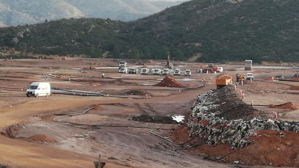 La Guardia Civil comienza la búsqueda del cuerpo de Marta Calvo en el vertedero de Dos Aguas La Guardia Civil comienza la búsqueda del cuerpo de Marta Calvo en el vertedero de Dos Aguas