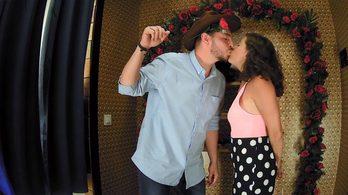 La apasionada cita entre Ana y Felipe termina en beso: "Me gusta de ti prácticamente todo"