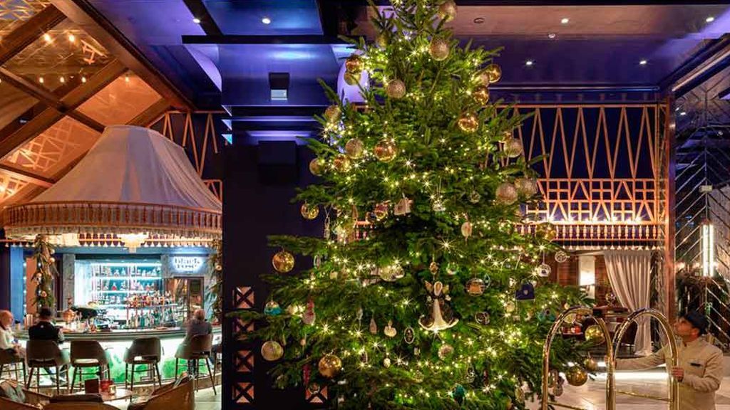El árbol de Navidad más caro del mundo cuesta 12 millones y está en Estepona El árbol de Navidad más caro del mundo cuesta 12 millones y está en Estepona