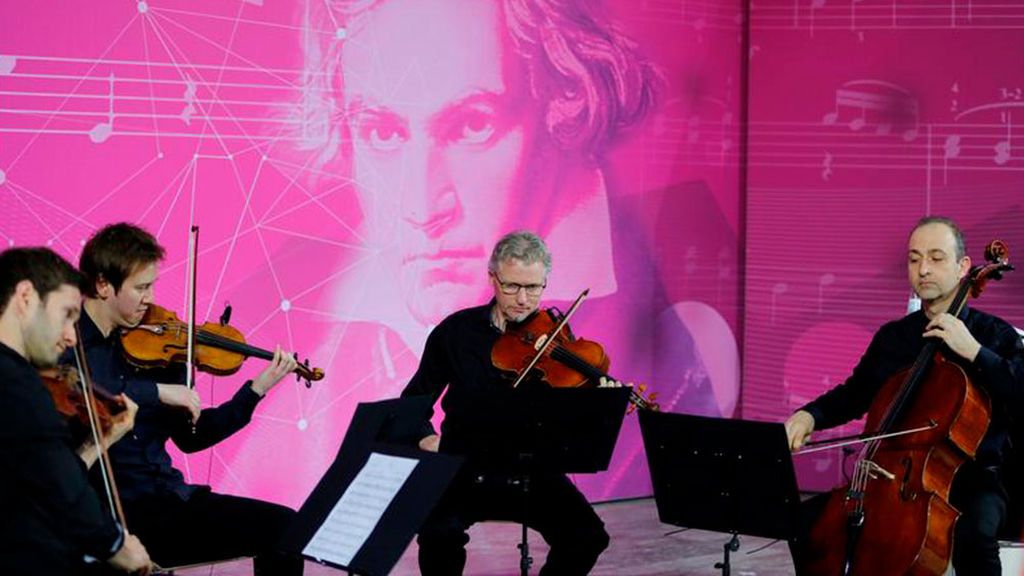 Musicólogos y programadores recurren a la Inteligencia Artificial para terminar la Décima Sinfonía de Ludwig van Beethoven Musicólogos y programadores recurren a la Inteligencia Artificial para terminar la Décima Sinfonía de Ludwig van Beethoven