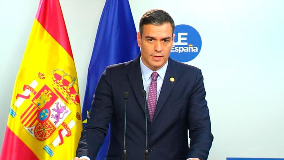 Pedro Sánchez confirma que el salario mínimo subirá en torno a 1.200 euros al final de la próxima legislatura Pedro Sánchez confirma que el salario mínimo subirá en torno a 1.200 euros al final de la próxima legislatura