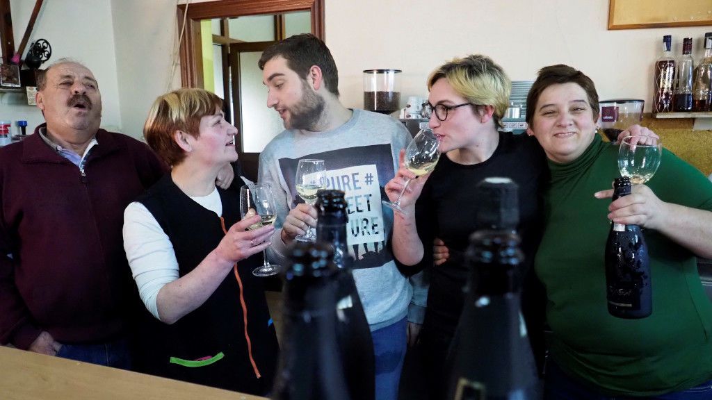 Pilar y su marido, junto a sus hijos, David y Patricia, y su empleada, Ángeles