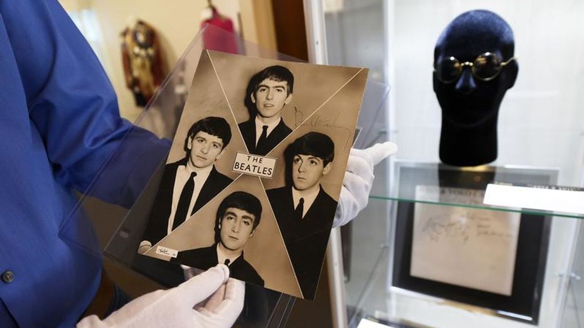 Casi 17.000 euros: las gafas de John Lennon 'valen su peso en oro' Casi 17.000 euros: las gafas de John Lennon 'valen su peso en oro'