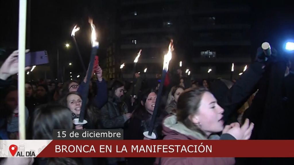 Un grupo de mujeres cercanas a Vox irrumpe en una manifestación contra las violaciones en Manresa