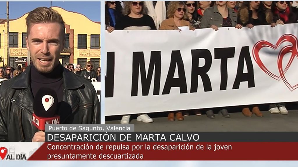 "Todos somos Marta Calvo": cientos de personas se concentran para mostrar su indignación ante su desaparición