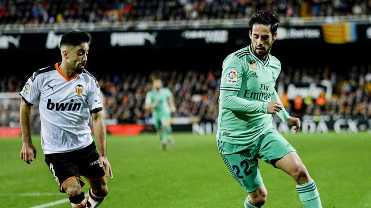 Benzema rescata al Real Madrid en Mestalla en el último suspiro (1-1)