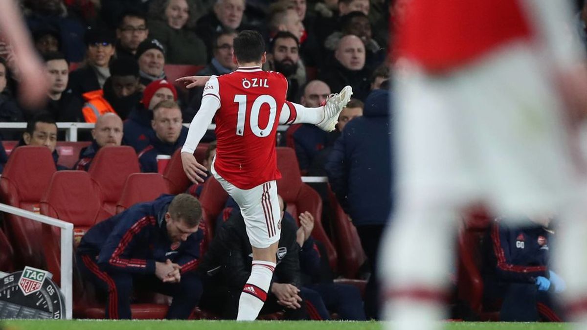 Un tuit de Özil provoca que la Televisión Central China no televise el Arsenal - Manchester City