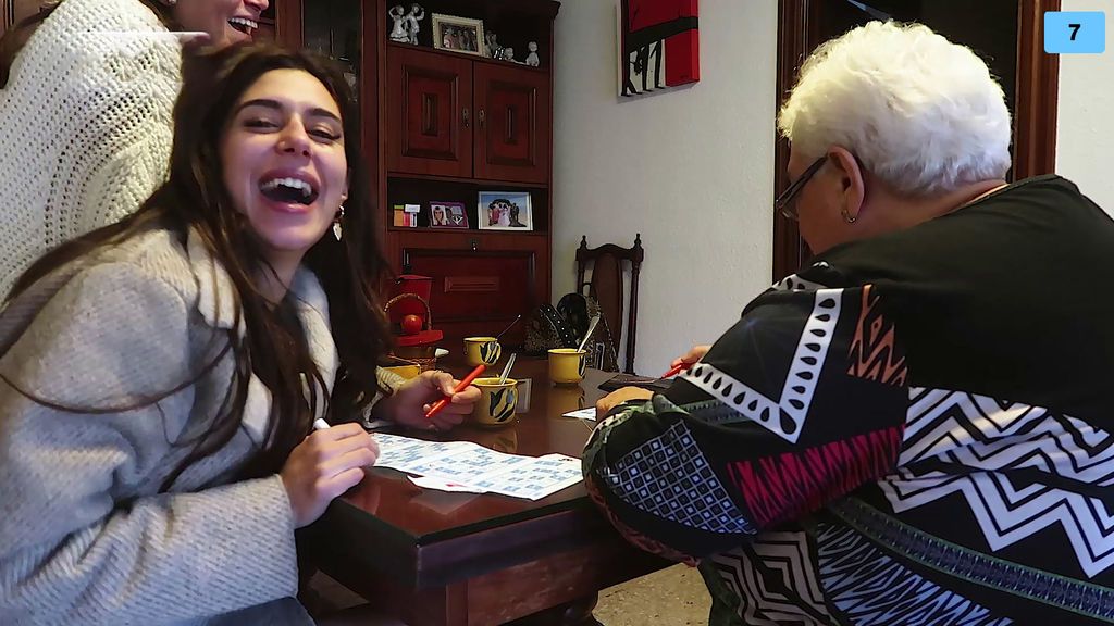 Bea vuelve a casa de la yaya Carmen por Navidad: "Le traigo una pedazo de sorpresa" (2/2)