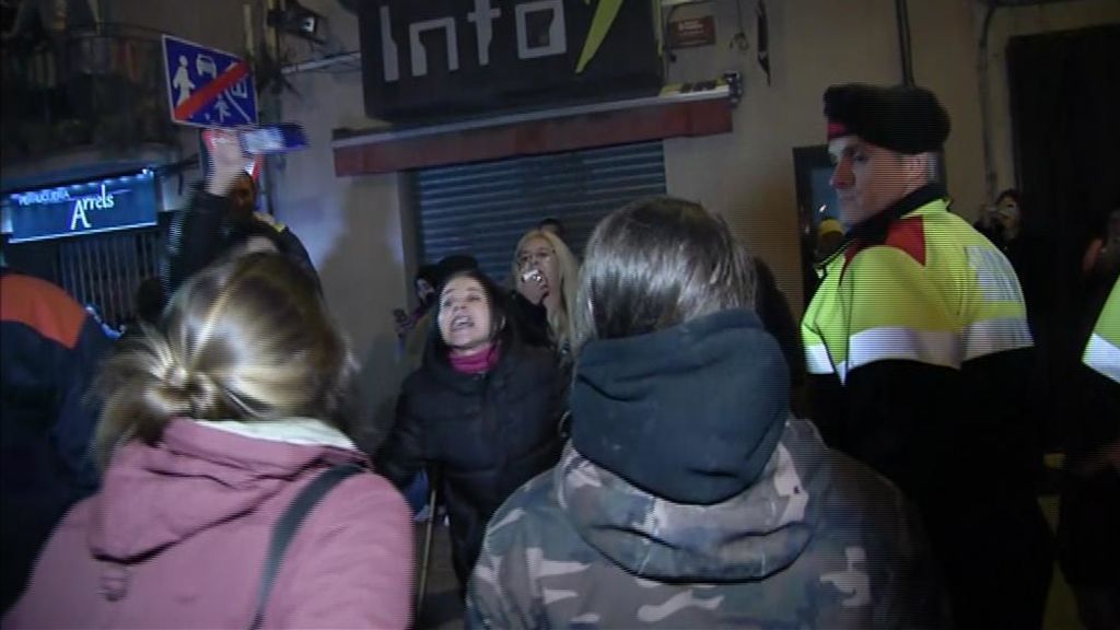 Un grupo de antifeministas intenta reventar una protesta contra las manadas de Manresa
