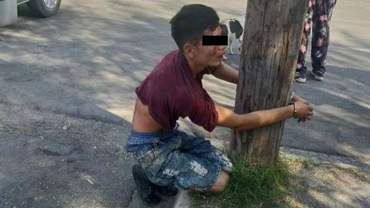 Apaleado y atado a un poste: así termina un ladrón en México