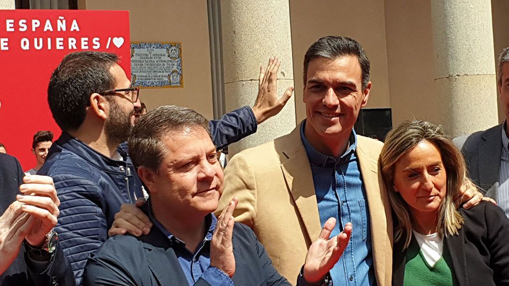 Sánchez garantiza a Page y Lambán que "no se saldrá un milímetro de la Constitución" Sánchez garantiza a Page y Lambán que "no se saldrá un milímetro de la Constitución"