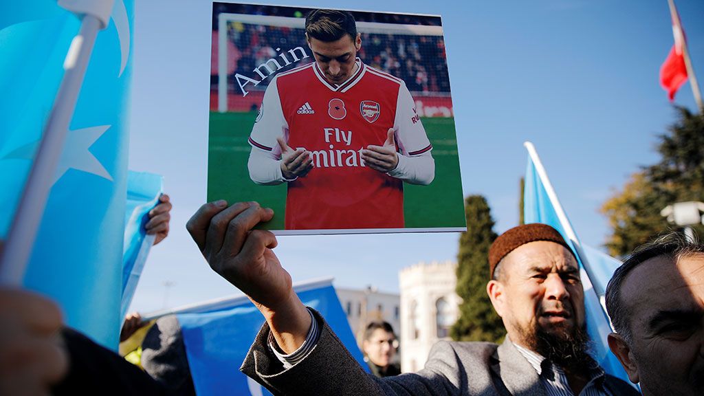China desata su ira contra Özil