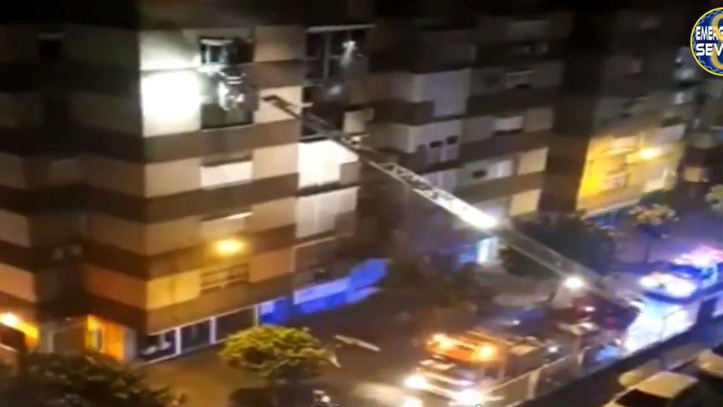 Una mujer en estado grave al incendiarse su piso en Sevilla