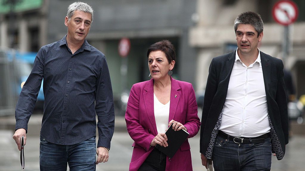 El PP carga contra el PSOE por reunirse con Bildu El PP carga contra el PSOE por reunirse con Bildu
