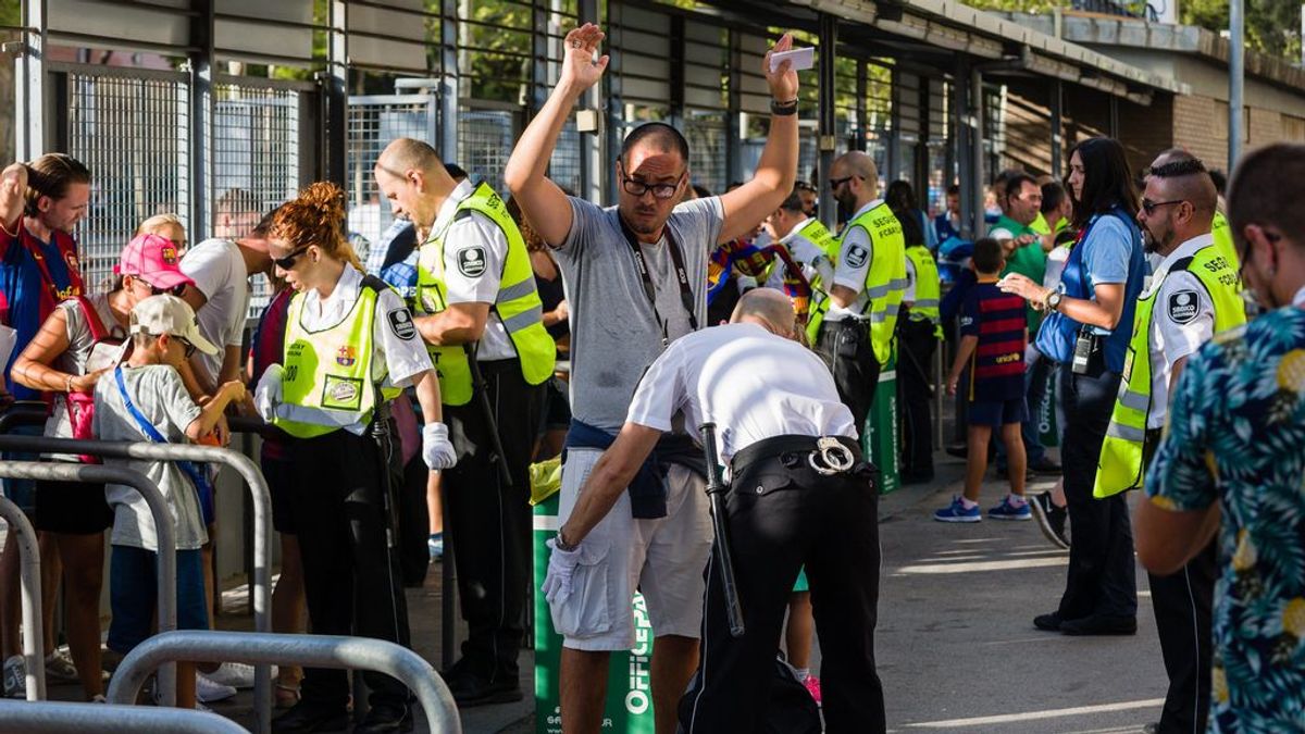 La seguridad del Camp Nou advierte sobre la posible invasión de campo: "Si saltan 500 personas poco podremos hacer" La seguridad del Camp Nou advierte sobre la posible invasión de campo: "Si saltan 500 personas poco podremos hacer"