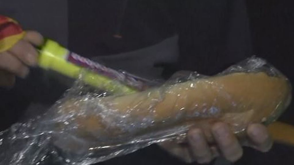 VER VIDEO. La  seguridad del Camp Nou decomisa decenas de bombas de hinchar balones camufladas en bocadillos de tortilla