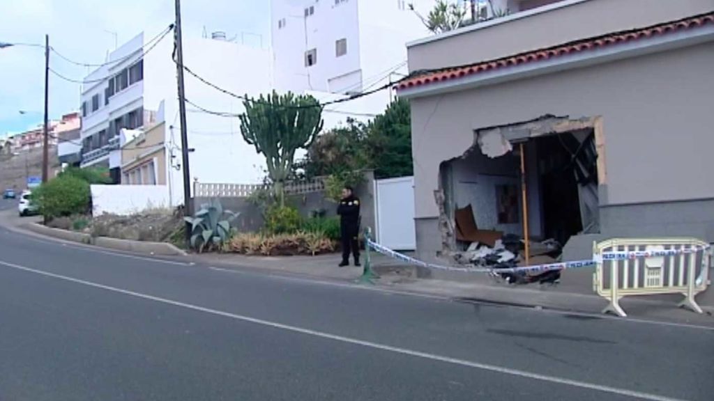 Un camión se mete en el salón de su casa en Canarias