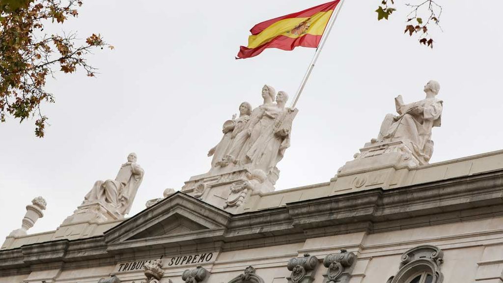 El Tribunal Supremo avala bajar el sueldo a los funcionarios que trabajen poco El Tribunal Supremo avala bajar el sueldo a los funcionarios que trabajen poco