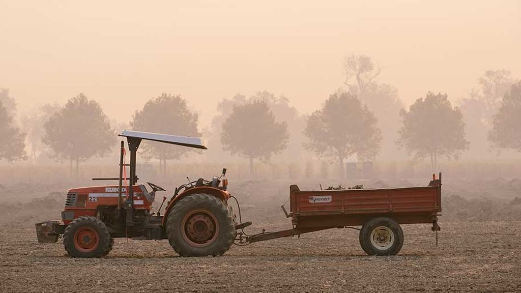 Un muerto y dos heridos al explotar la rueda del tractor que estaban inflando Un muerto y dos heridos al explotar la rueda del tractor que estaban inflando