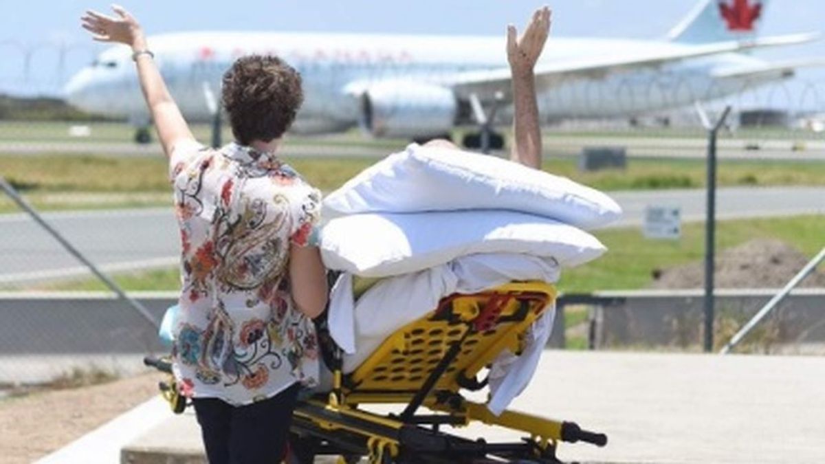 Un piloto en cuidados paliativos cumple su último deseo: volver a ver aviones despegar y aterrizar