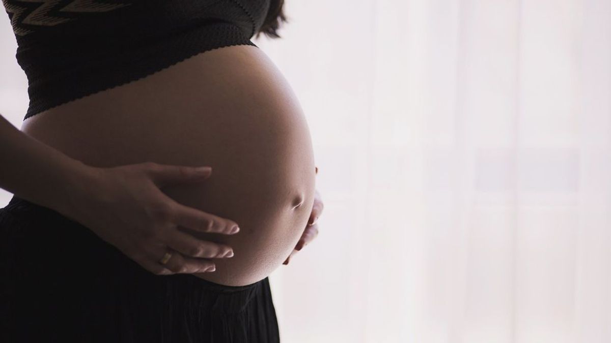 Los riesgos de comer en demasía por la noche para las embarazadas