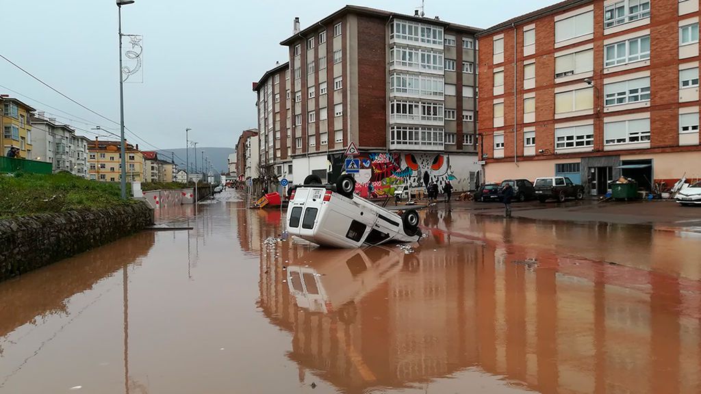 El temporal Elsa deja el tercer fallecido al caer con su tractor a un río desbordado en León El temporal Elsa deja el tercer fallecido al caer con su tractor a un río desbordado en León