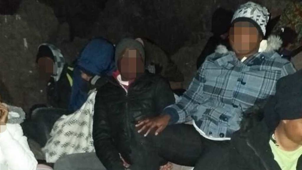 20 personas rescatadas en las Chafarinas después un día pidiendo auxilio 20 personas rescatadas en las Chafarinas después un día pidiendo auxilio