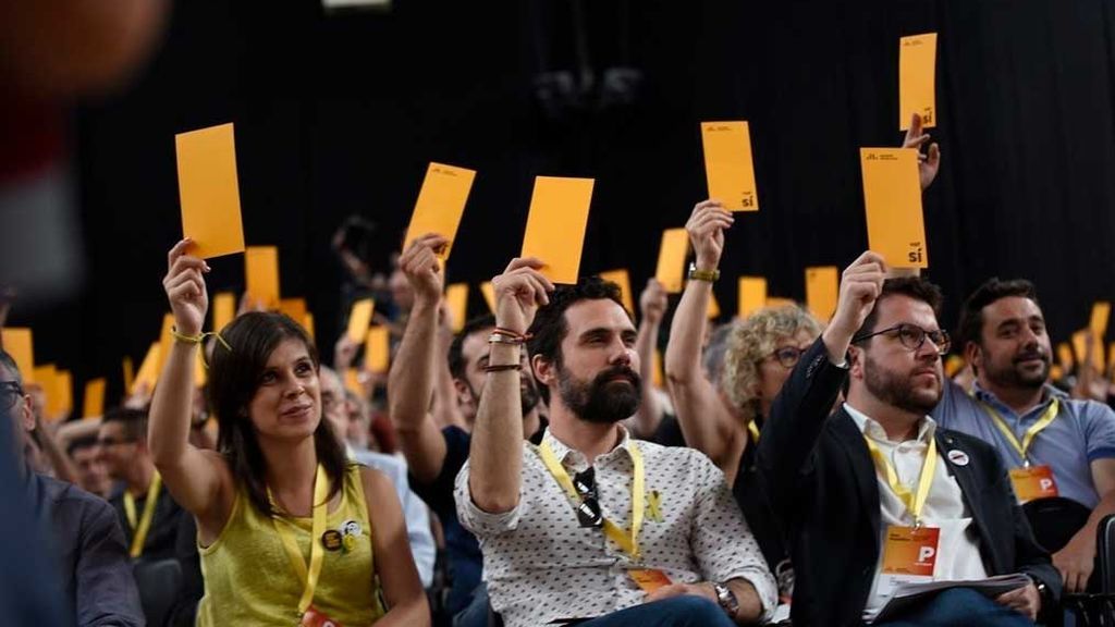 El Congreso de ERC vota la hoja de ruta hacia la independencia sin renunciar a ninguna vía El Congreso de ERC vota la hoja de ruta hacia la independencia sin renunciar a ninguna vía