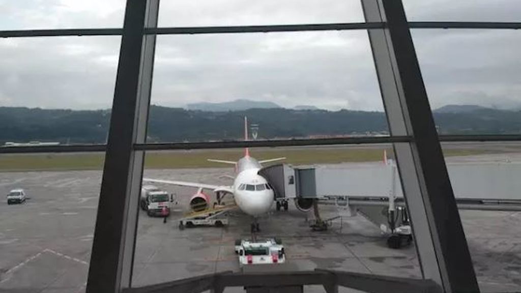 Elsa continúa haciendo estragos: Ocho vuelos son cancelados en el aeropuerto de Bilbao