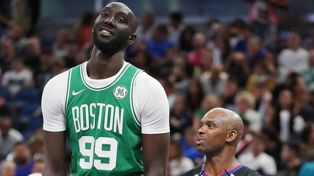 La afición de los Celtics tiene nuevo héroe: la historia de Tacko Fall, el jugar más alto de la NBA