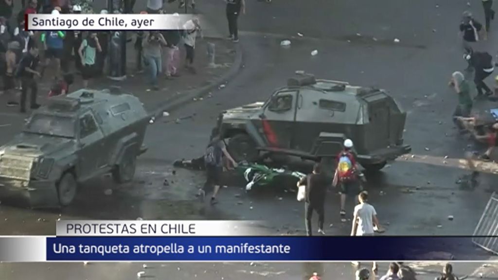 Protestas en Chile: una tanqueta atropella a un manifestante