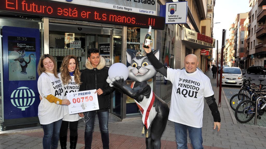 "Siempre damos premios con números feos": Doña Lola, el 'talismán' de Toledo que reparte otro gran premio