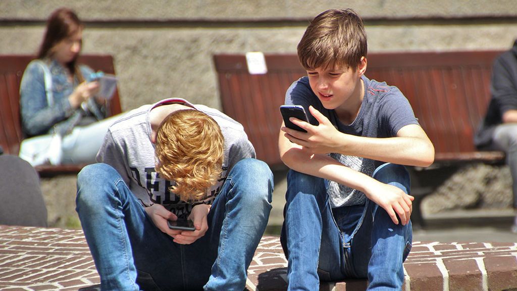 Madrid prohibirá el teléfono móvil en los centros escolares a partir de septiembre Madrid prohibirá el teléfono móvil en los centros escolares a partir de septiembre