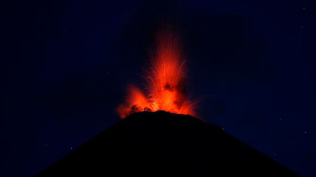 El volcán Reventador ha despertado