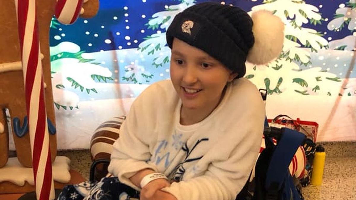 Una adolescente de 14 años vence a un cáncer grado 4 y vuelve a casa por Navidad
