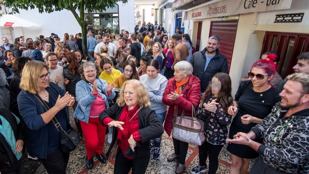 Los vecinos de Utrera celebran que se han repartido en la localidad 26 millones de euros