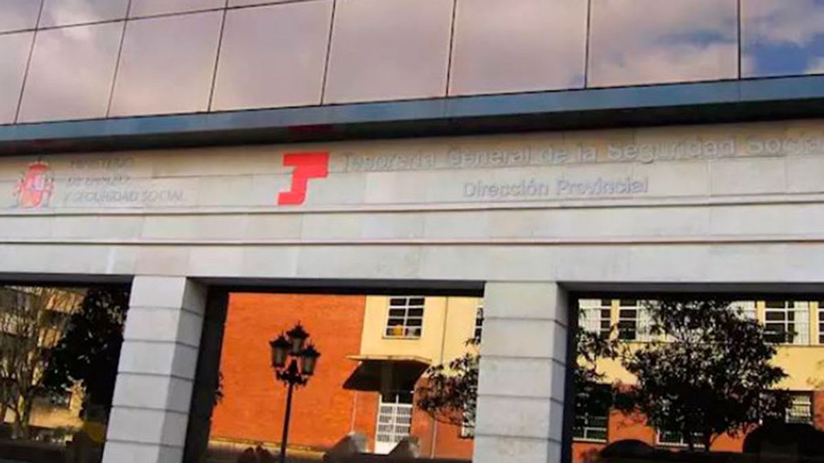 La Policía Nacional detiene a 35 personas por un fraude de 7,5 millones de euros a la Seguridad Social en Asturias La Policía Nacional detiene a 35 personas por un fraude de 7,5 millones de euros a la Seguridad Social en Asturias