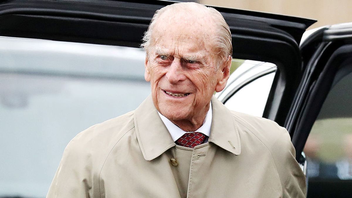 El duque de Edimburgo abandona el hospital después de estar cuatro días ingresado