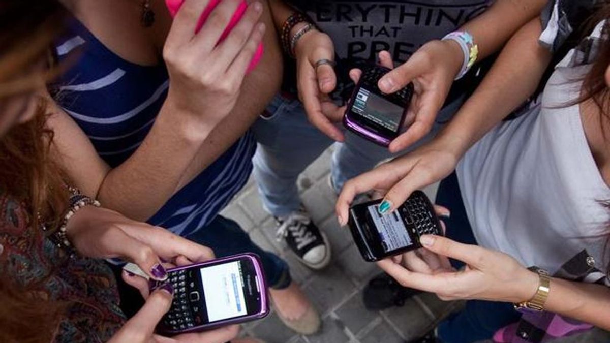 Madrid no tendrá móviles en las clases el próximo curso