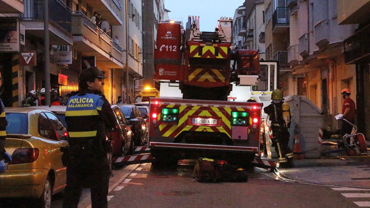 Veintiseis personas atendidas por inhalación de humo tras un incendio en Salamanca