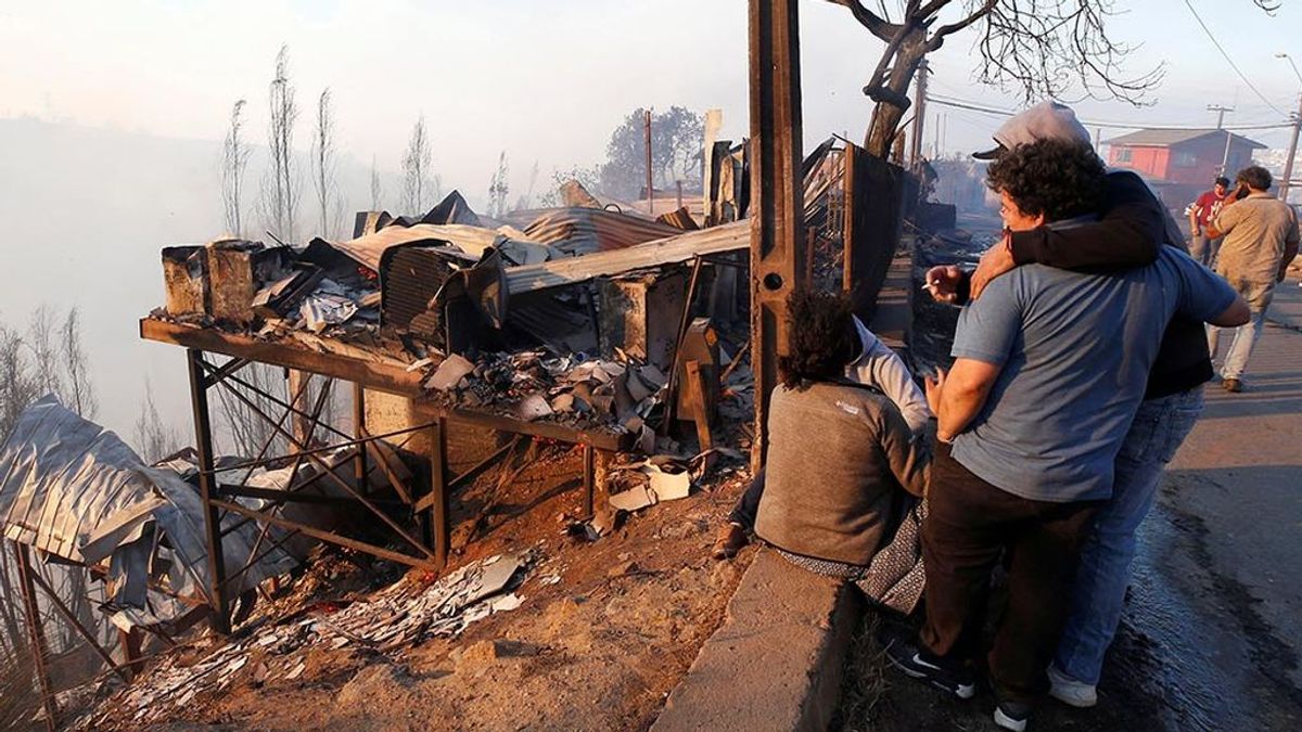 El incendio que arrasó 200 casas en Valparaíso pudo ser intencionado El incendio que arrasó 200 casas en Valparaíso pudo ser intencionado