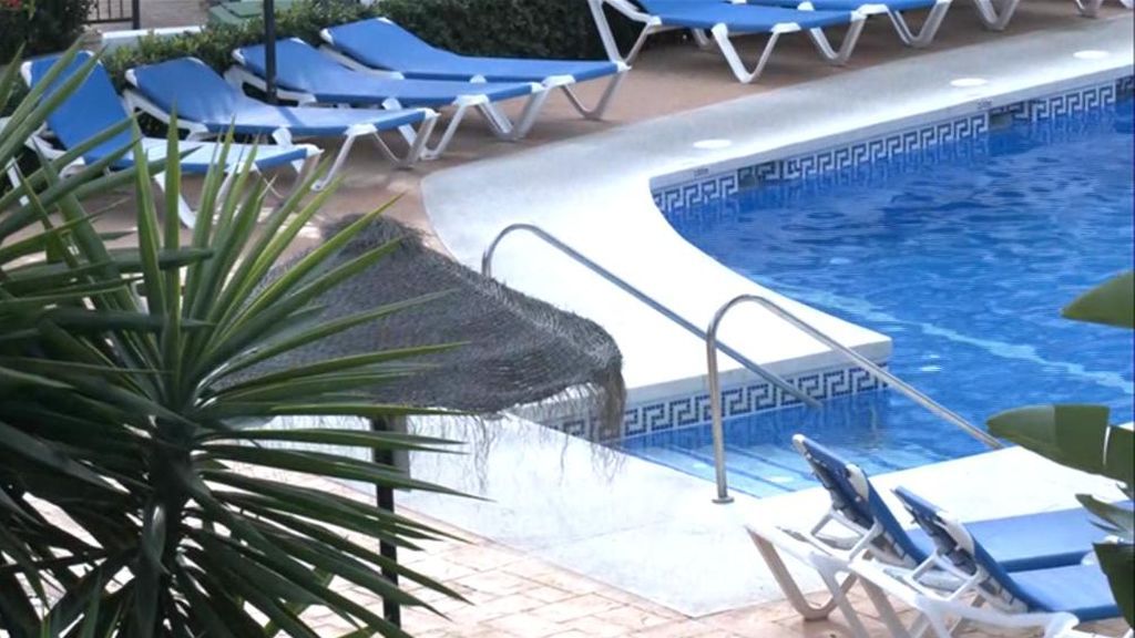 El padre y sus dos hijos muertos en una piscina de Mijas no sabían nadar El padre y sus dos hijos muertos en una piscina de Mijas no sabían nadar