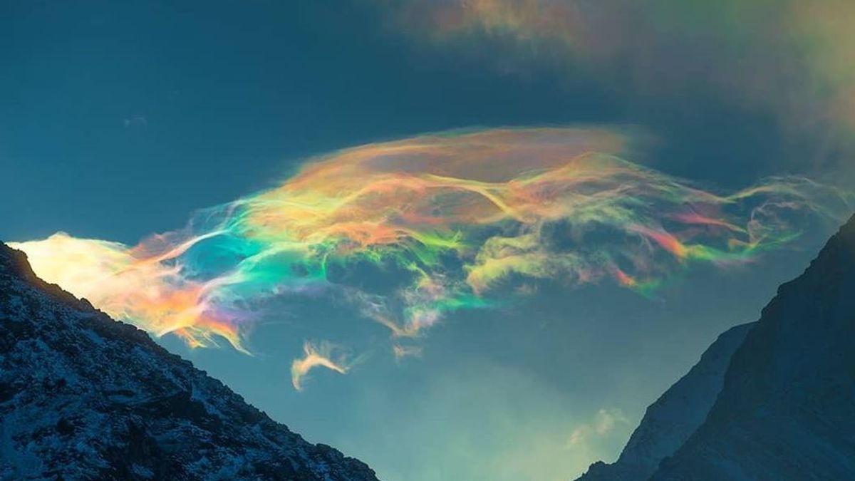 Nubes arcoíris sobre Siberia: el fenómeno que les da color