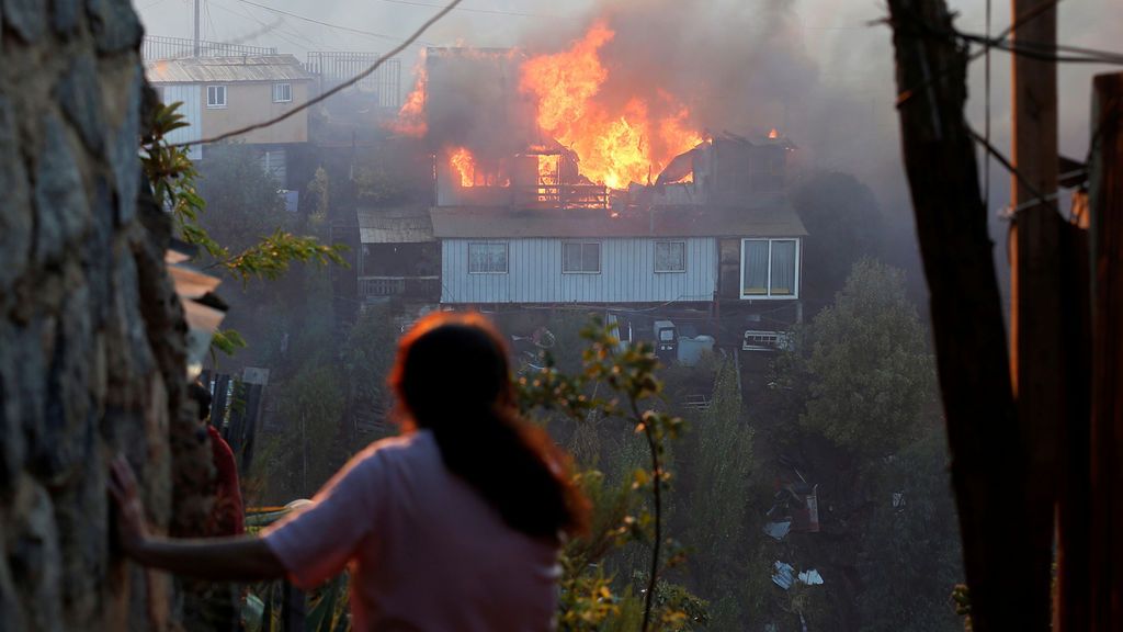 Arde Valparaíso por un incendio intencionado que calcina más de 245 casas