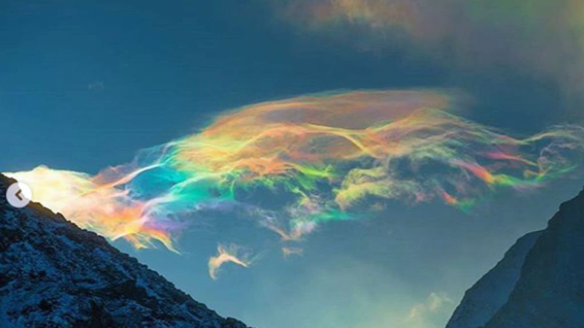 Una montañera rusa fotografía una nube de color arcoíris: "Lo más bello que he visto"