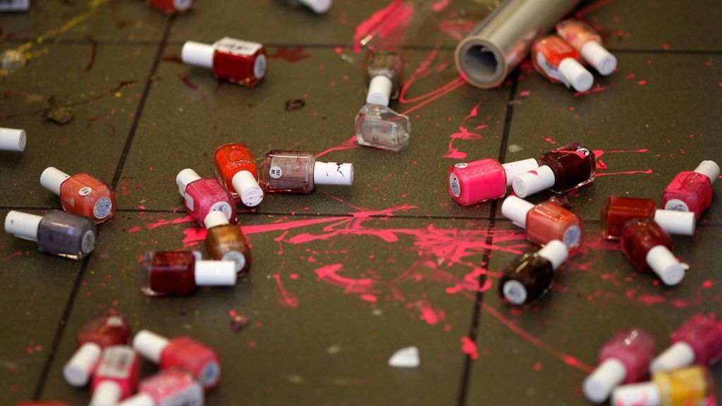 Esmalte de uñas permanente, sólo para profesionales Esmalte de uñas permanente, sólo para profesionales