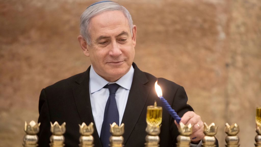 Netanyahu gana las primarias de su partido tras 14 años en el poder y una imputación por corrupción Netanyahu gana las primarias de su partido tras 14 años en el poder y una imputación por corrupción